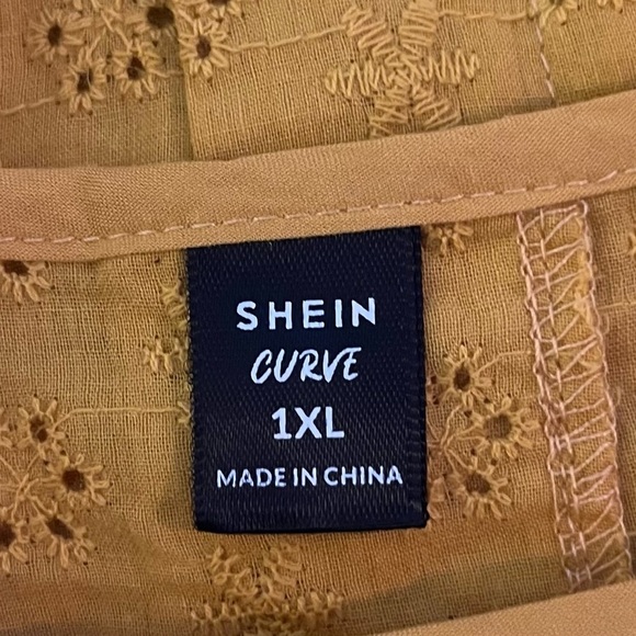 SHEIN Curve Women’s Eyelet Plus Size Blouse - Picture 5 of 5